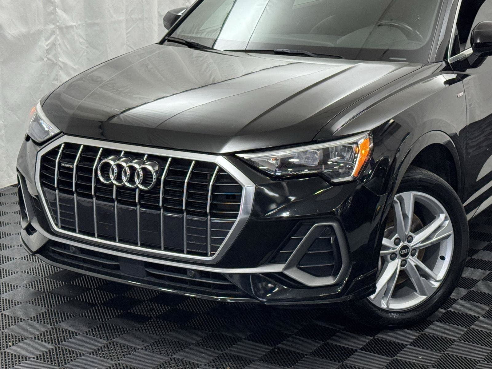 Used 2022 Audi Q3 2.0T Premium w/ Convenience Package AWD/4WD image 3