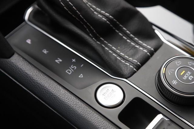 Used 2022 Volkswagen Atlas Cross Sport SE image 26