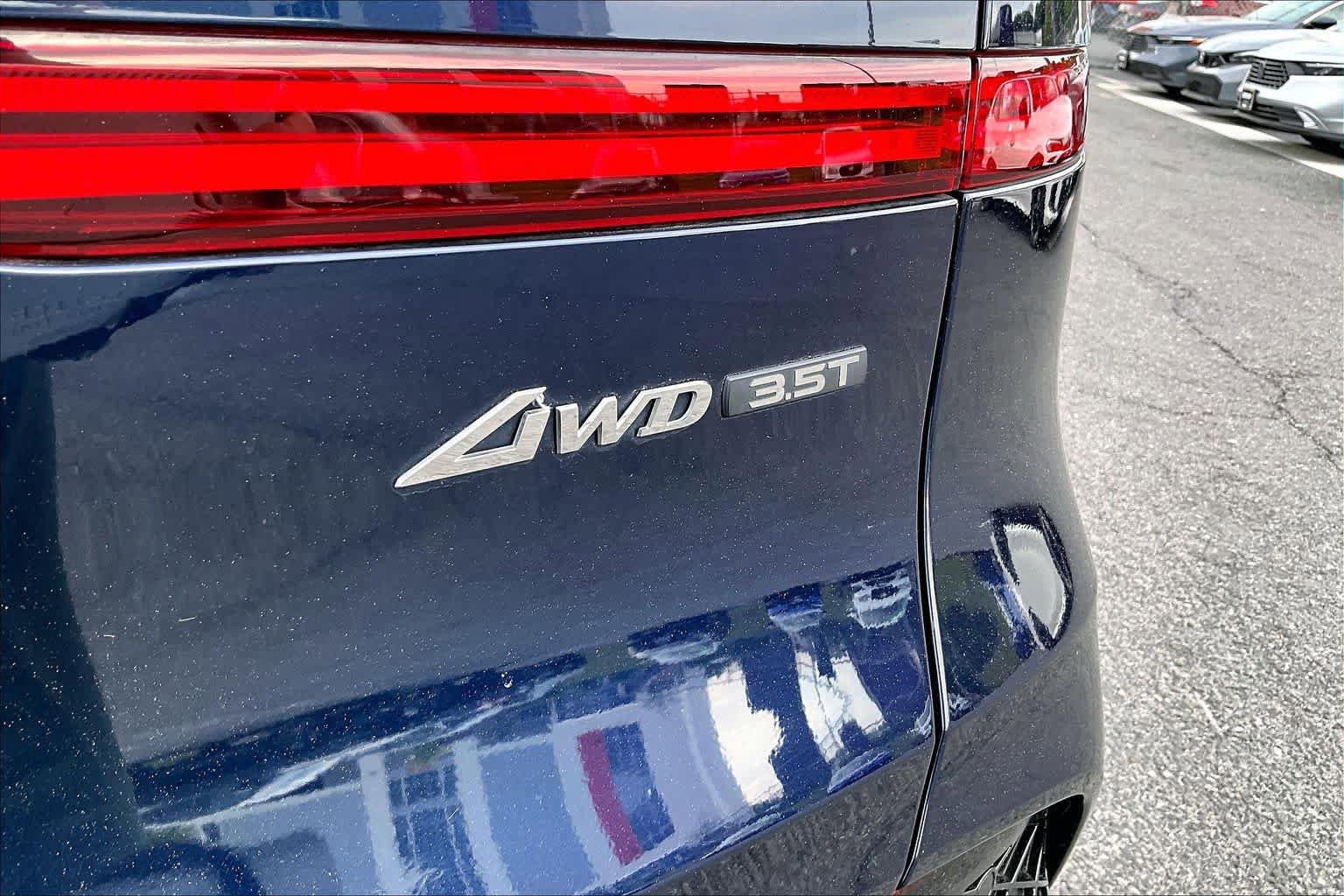 Used 2022 Genesis GV70 3.5T Sport w/ Sport Advanced Package AWD/4WD image 10