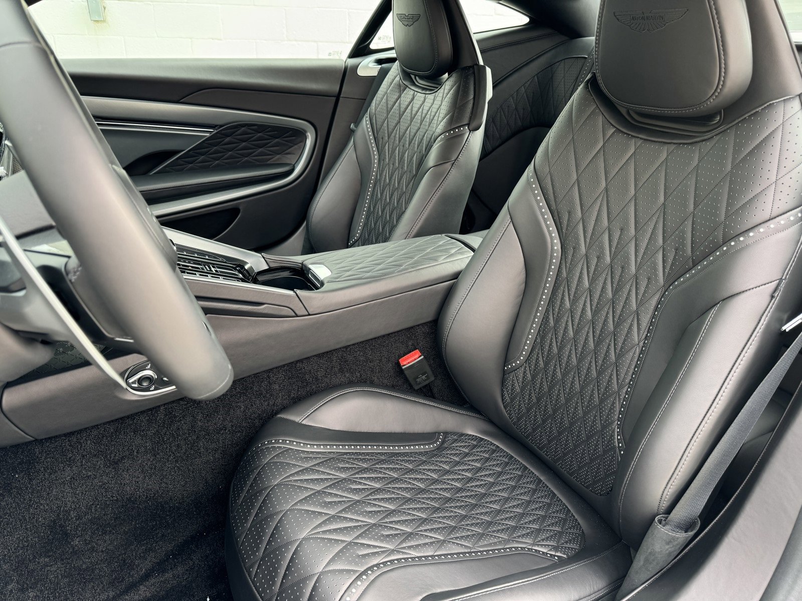 Used 2024 Aston Martin DB12 Coupe image 16