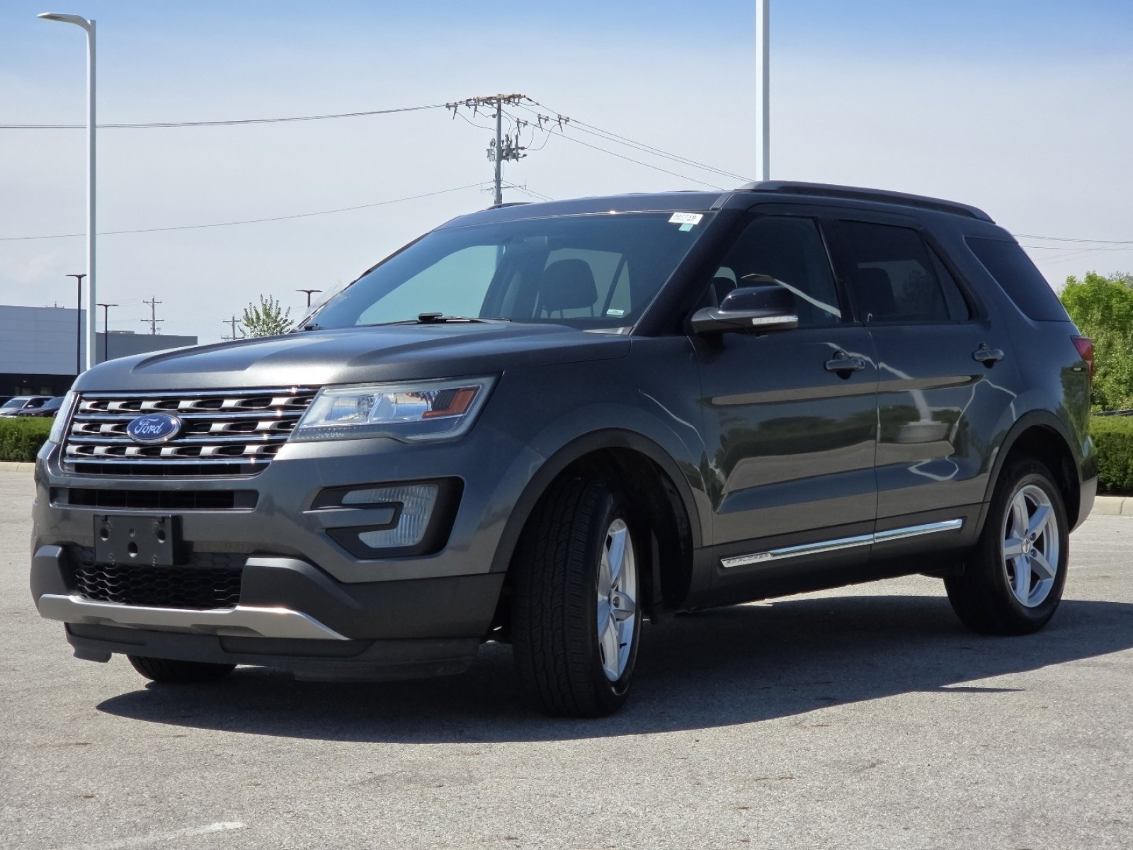 Used 2017 Ford Explorer XLT AWD/4WD image 11