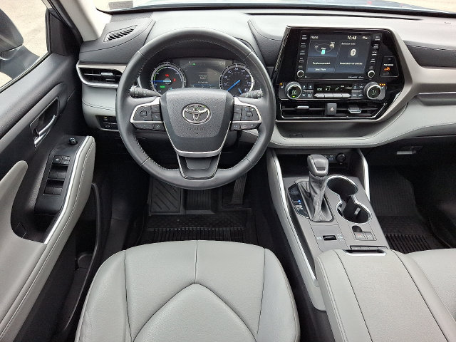 Used 2022 Toyota Highlander XLE AWD/4WD image 11
