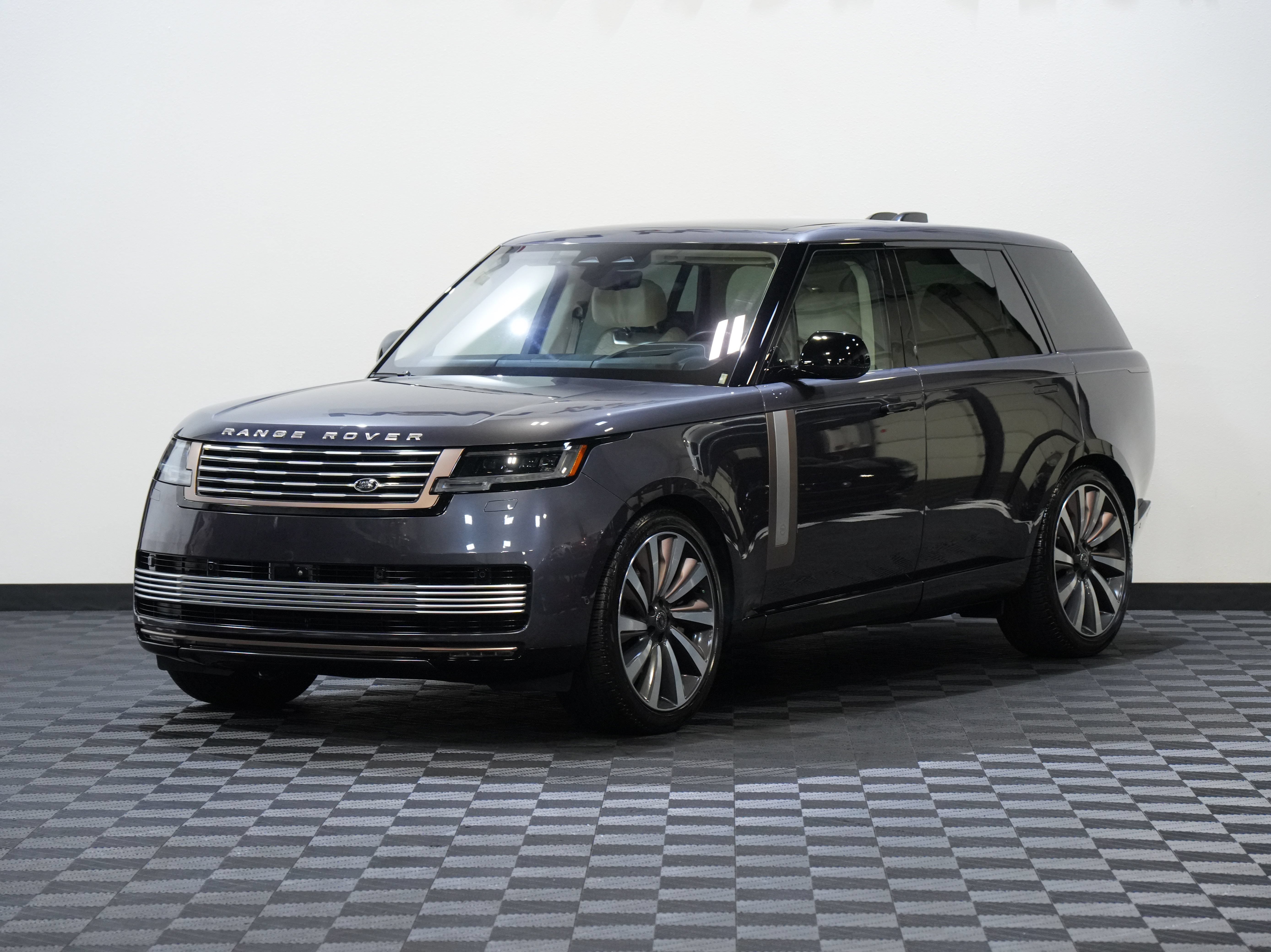 Used 2023 Land Rover Range Rover SV AWD/4WD image 3