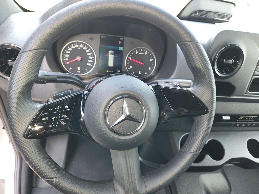 Used 2025 Mercedes-Benz Sprinter 2500 image 23