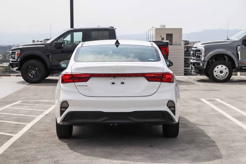 Used 2024 Kia Forte LXS w/ LXS Technology Package FWD image 5