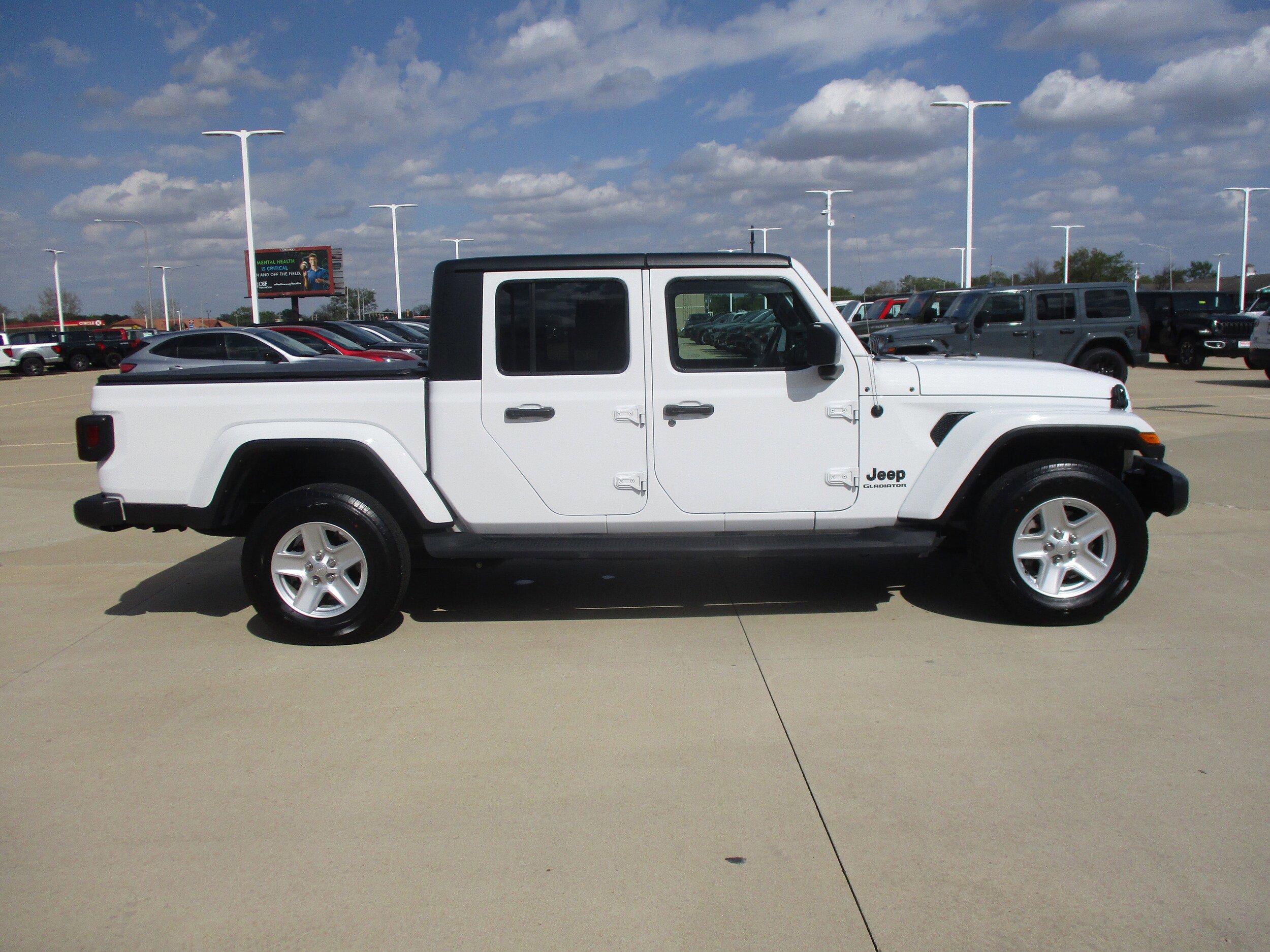 Used 2022 Jeep Gladiator Sport AWD/4WD image 8