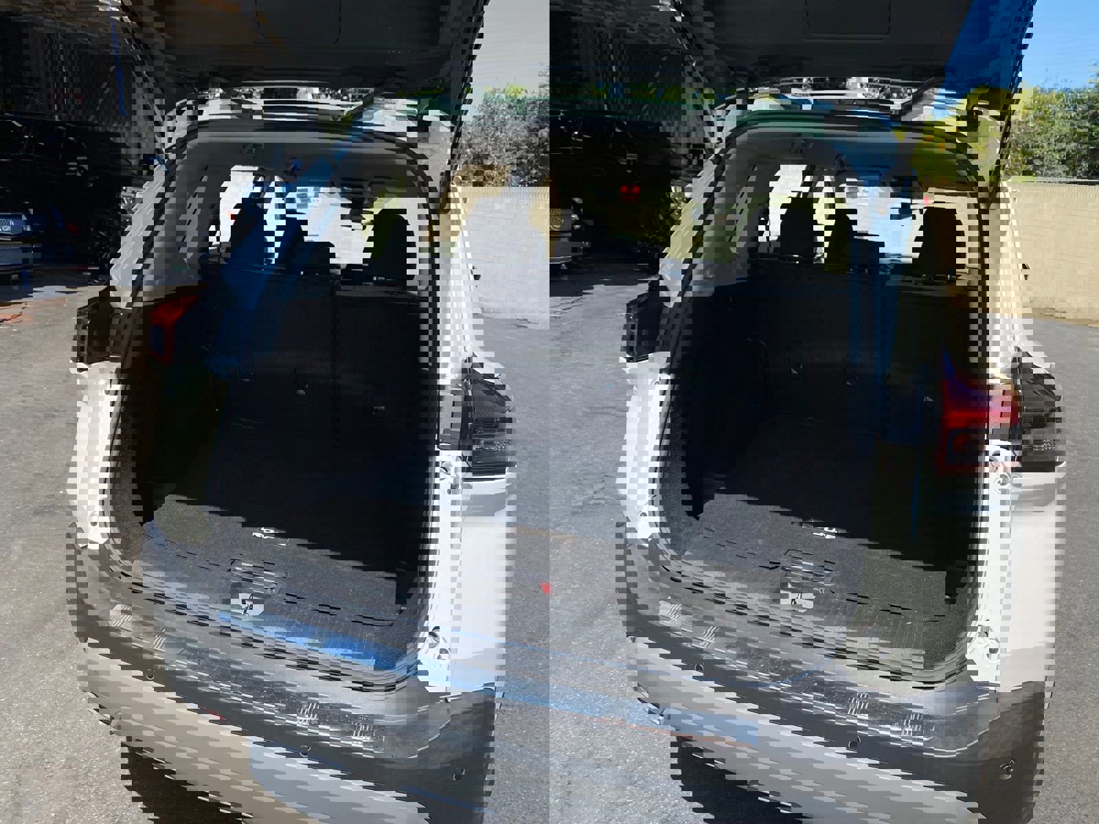 Used 2023 Nissan Rogue SV image 27