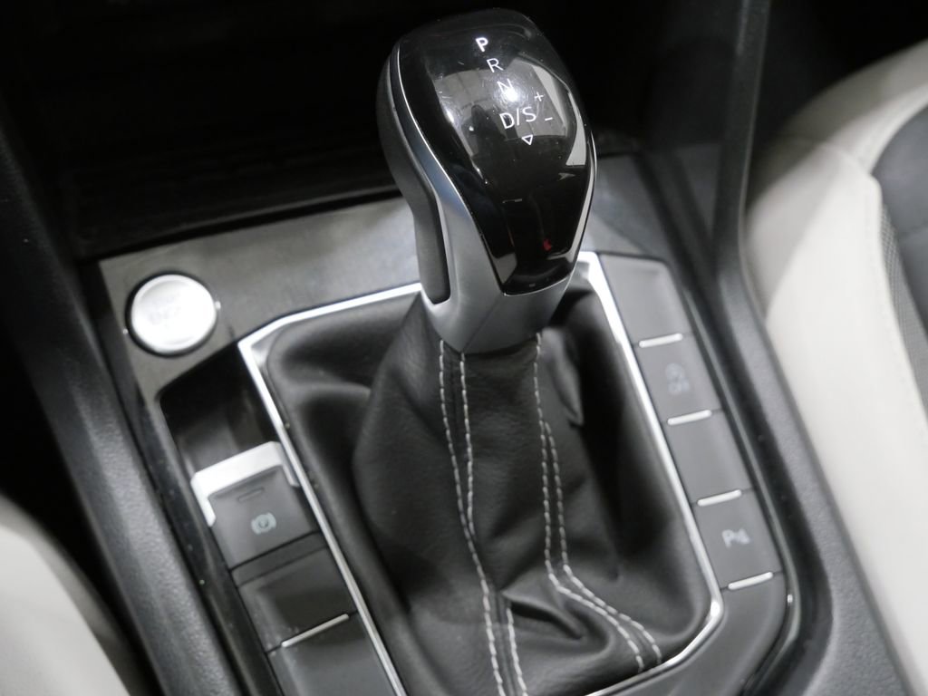 Used 2025 Volkswagen Taos SE FWD image 22