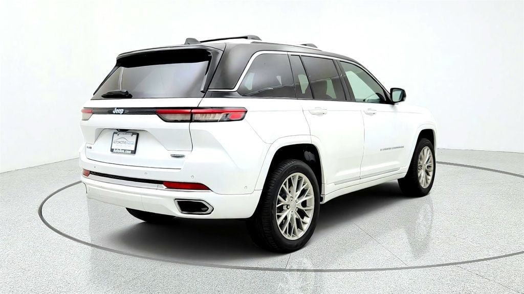 Used 2023 Jeep Grand Cherokee Summit w/ Luxury Tech Group V AWD/4WD image 5