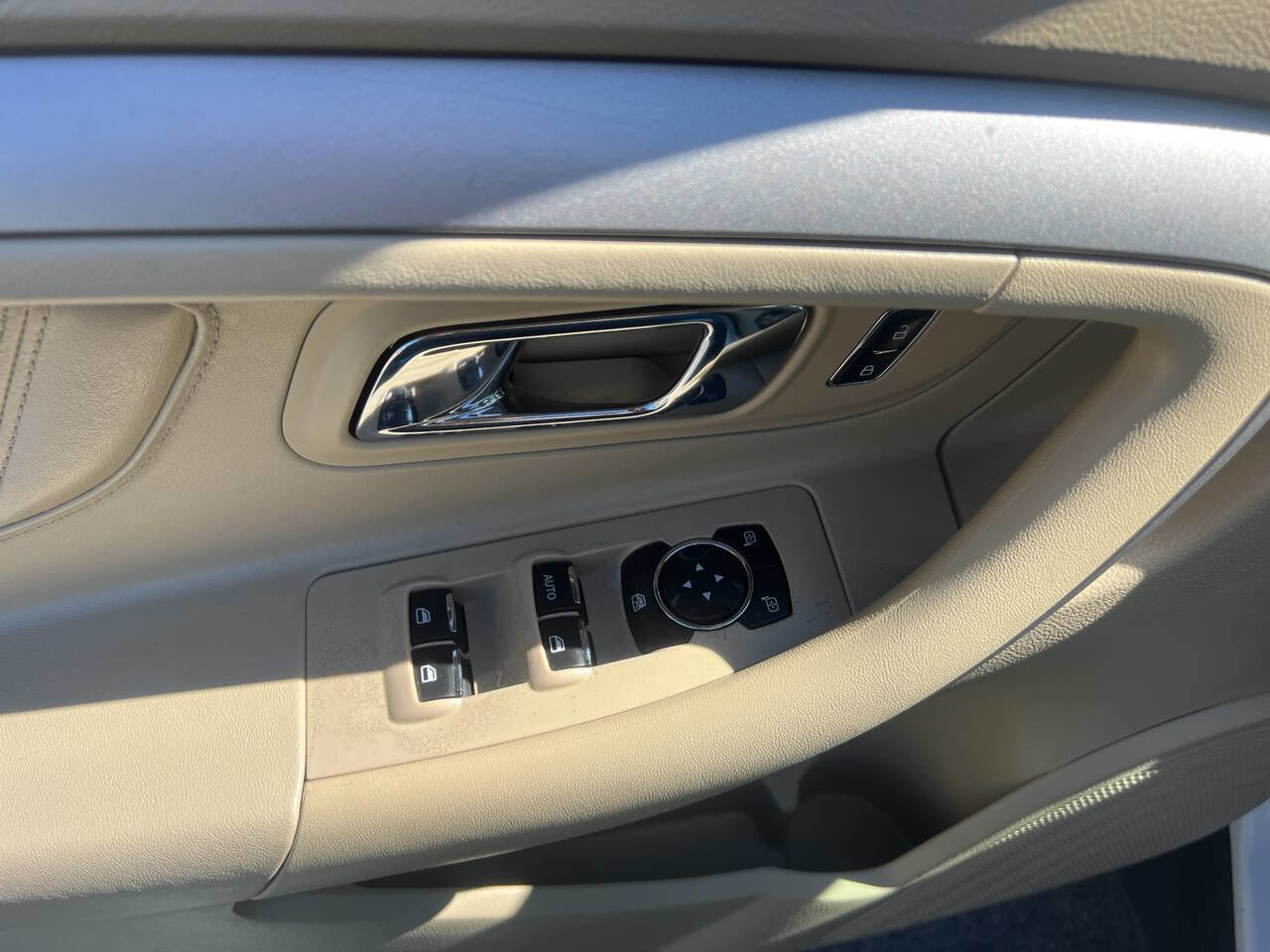 Used 2017 Ford Taurus SEL image 23