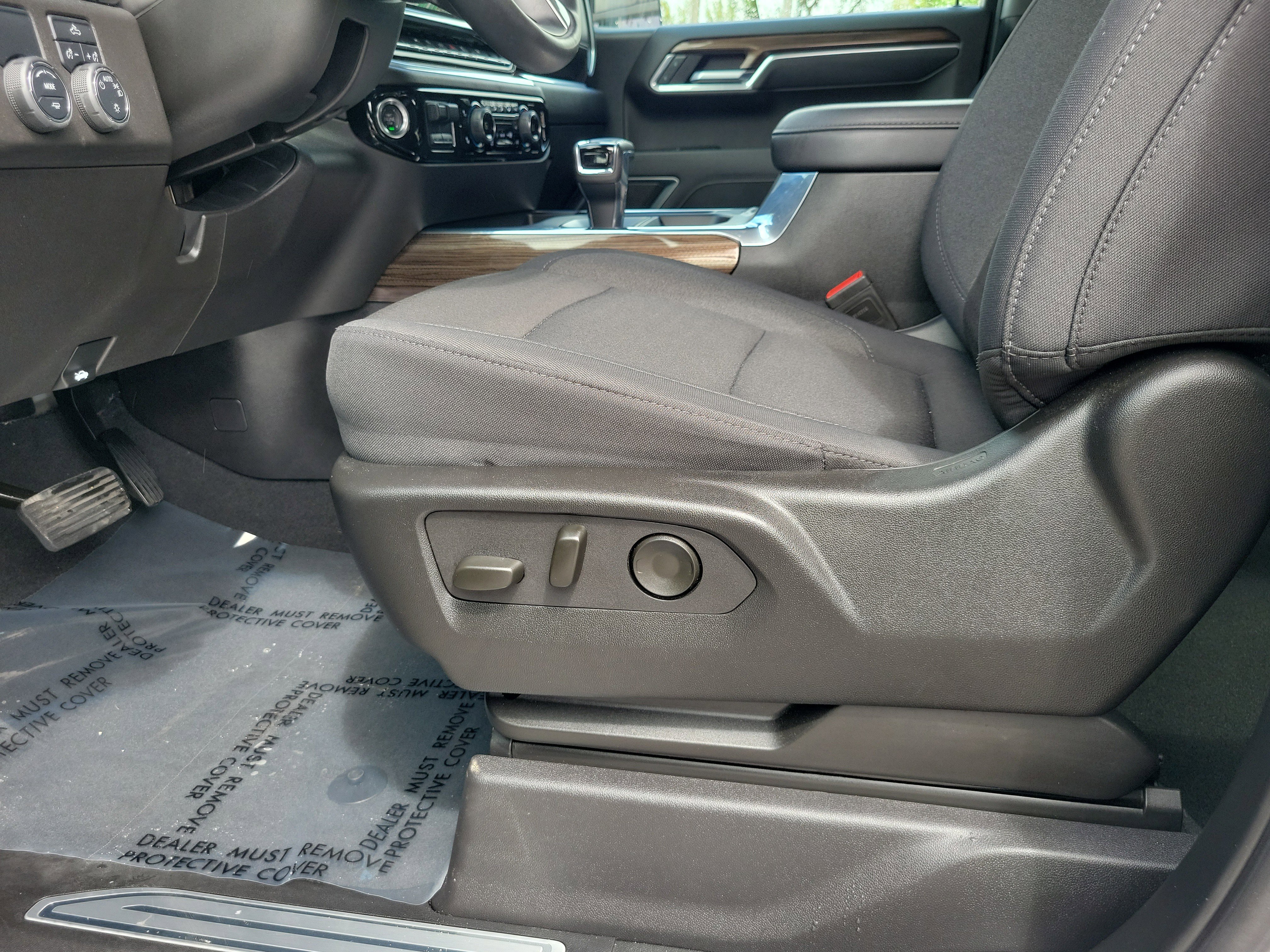Used 2025 Chevrolet Silverado 1500 LT RWD image 13