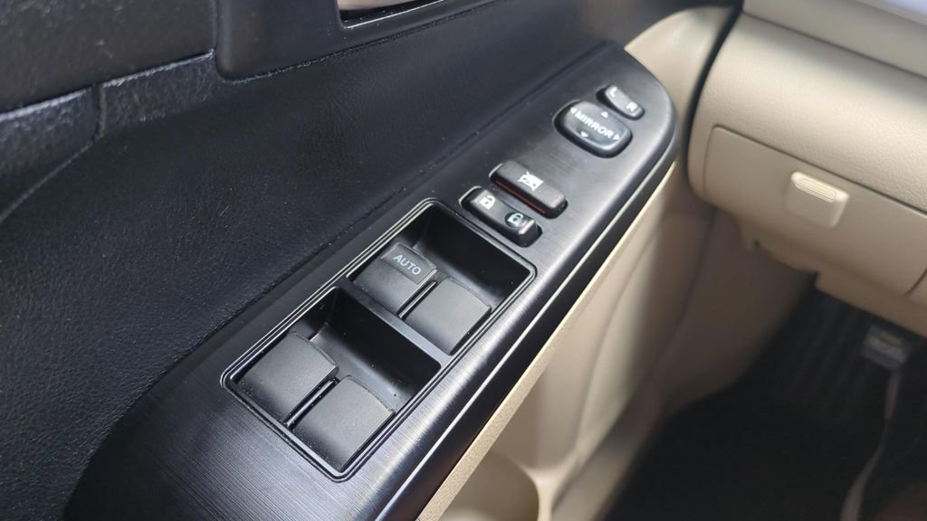 Used 2012 Toyota Camry LE image 28