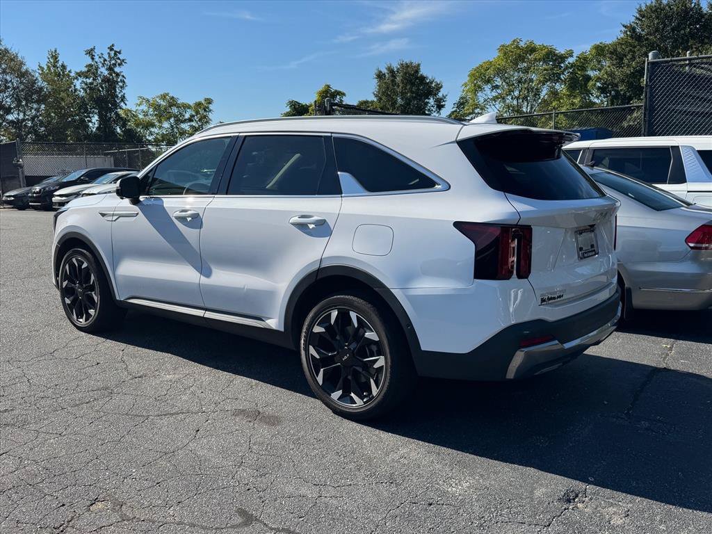 Certified 2025 Kia Sorento SX FWD image 7