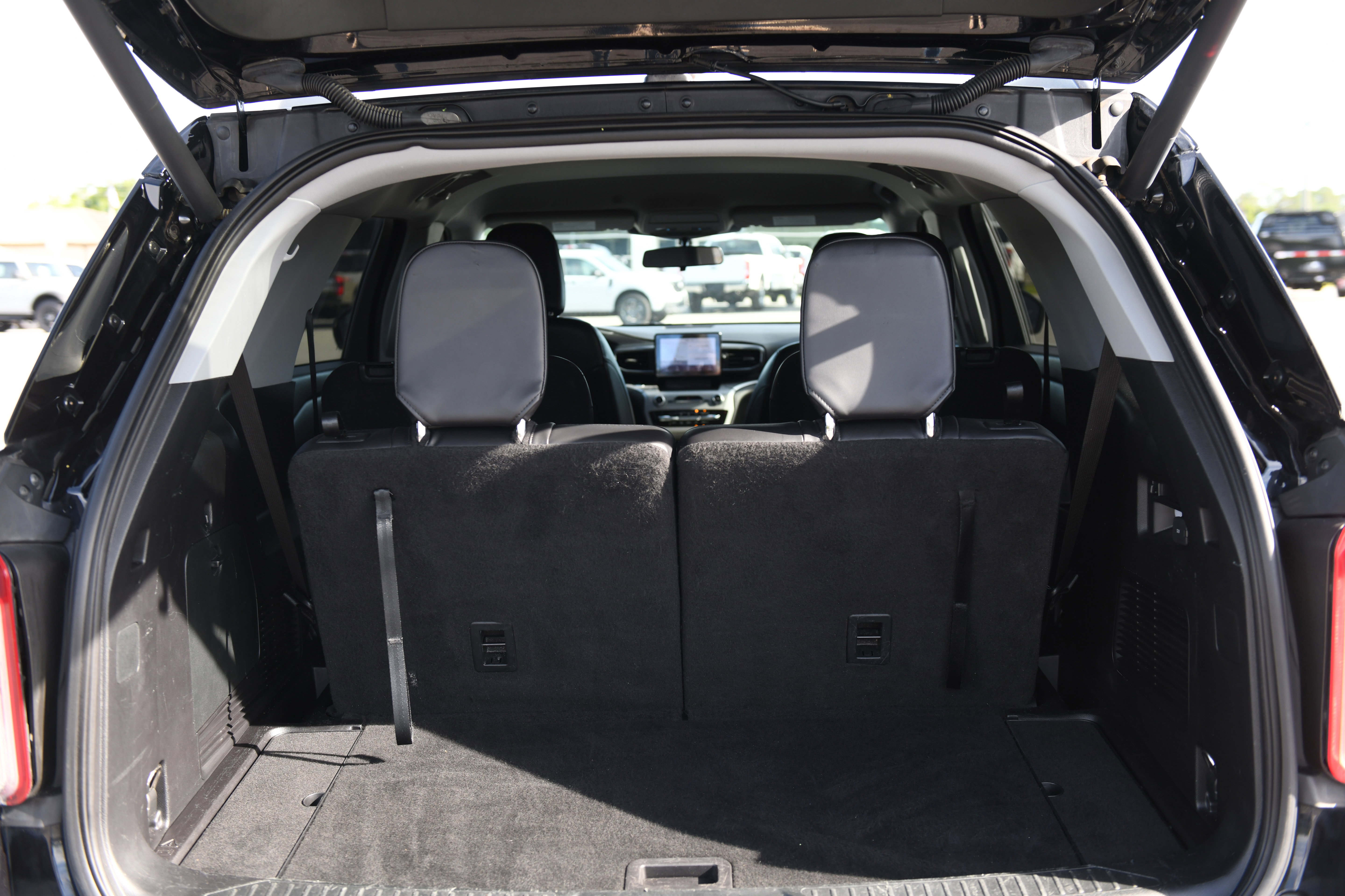 Used 2021 Ford Explorer XLT w/ Equipment Group 202A RWD image 10