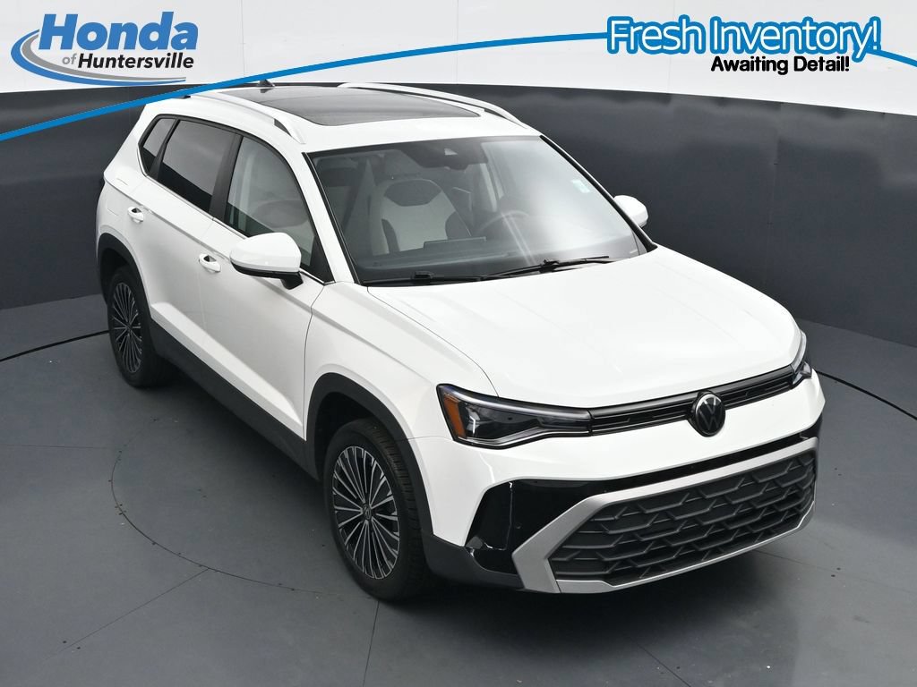 Used 2025 Volkswagen Taos SE w/ Panoramic Sunroof Package FWD image 19