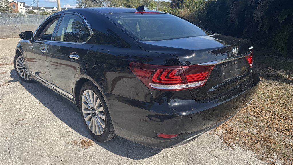 Used 2016 Lexus LS 460 AWD w/ Comfort Package image 4