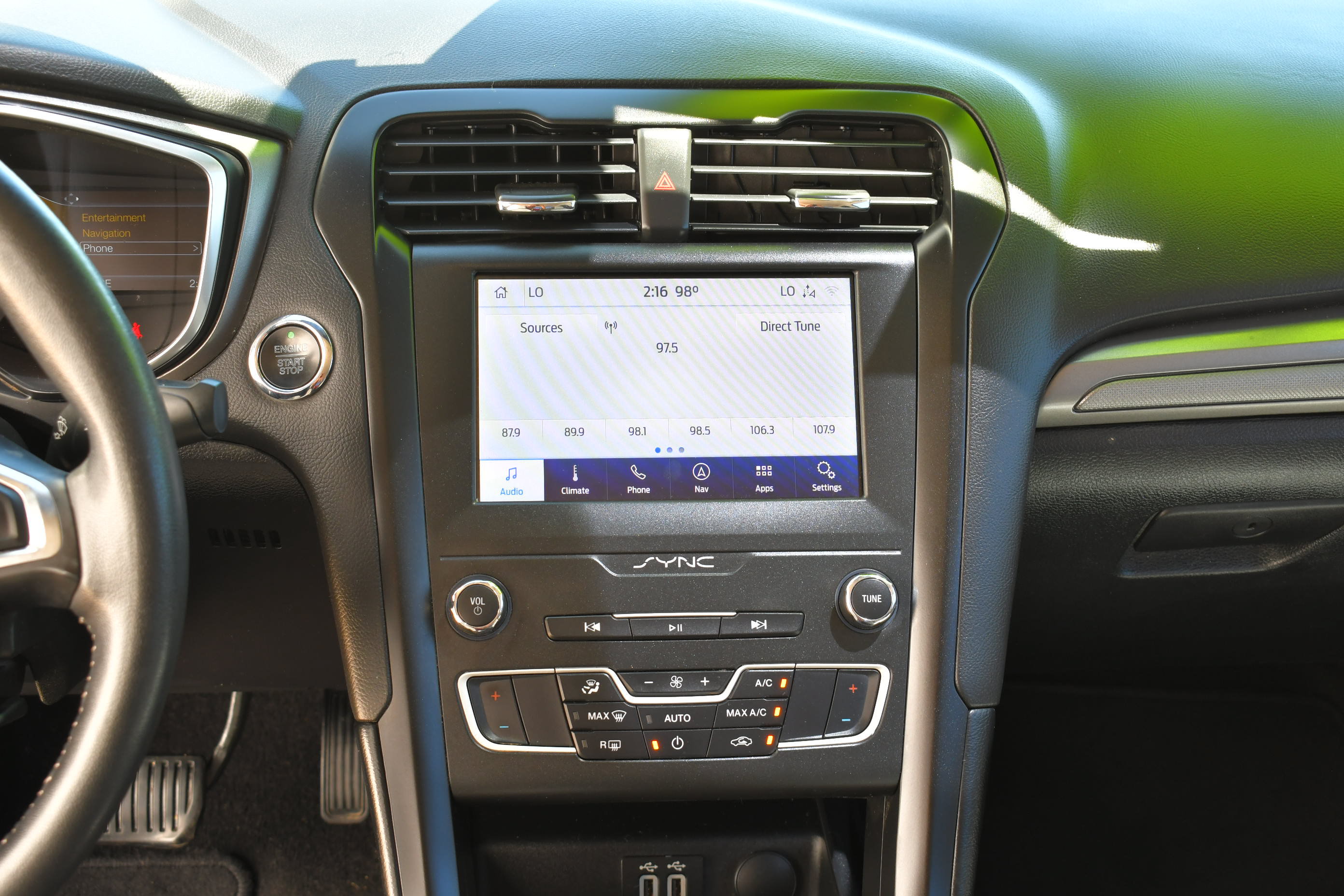 Used 2020 Ford Fusion SE w/ Equipment Group 151A FWD image 15