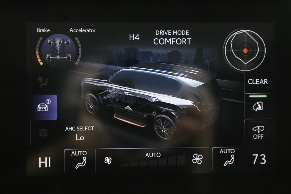 Used 2024 Lexus LX 600 4WD w/ Appearance Package image 38