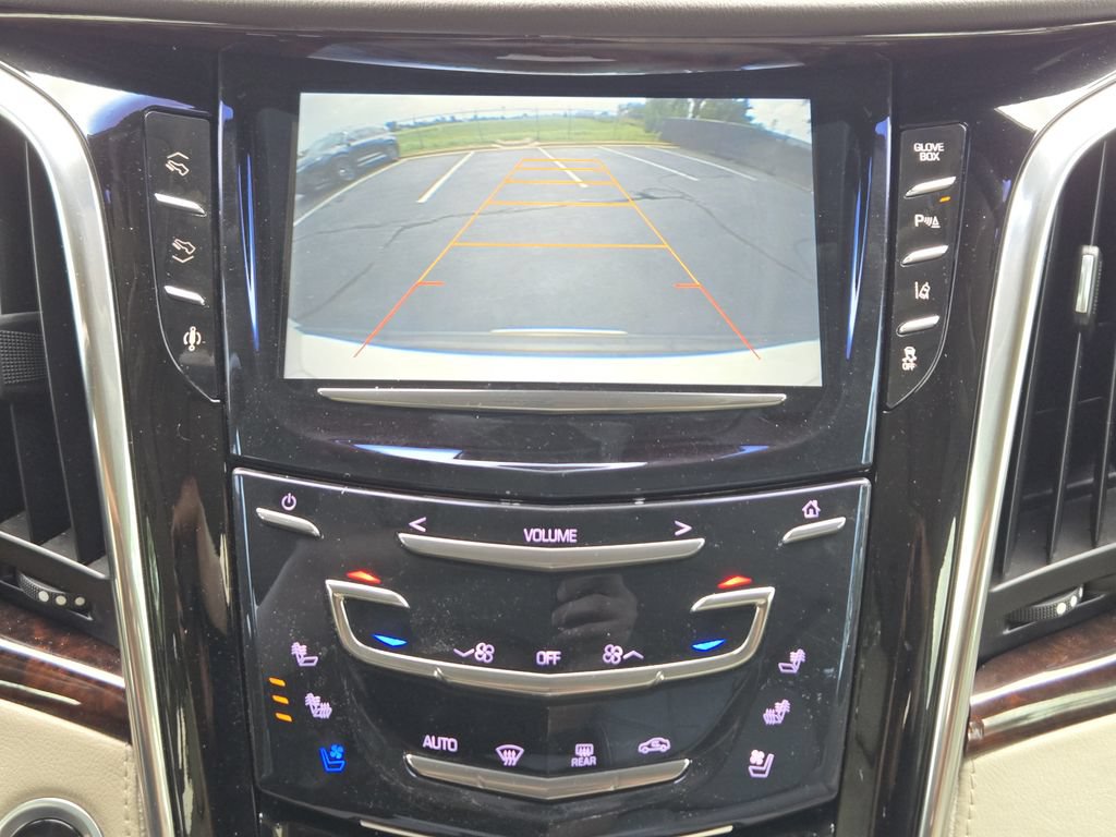 Used 2015 Cadillac Escalade Luxury AWD/4WD image 18
