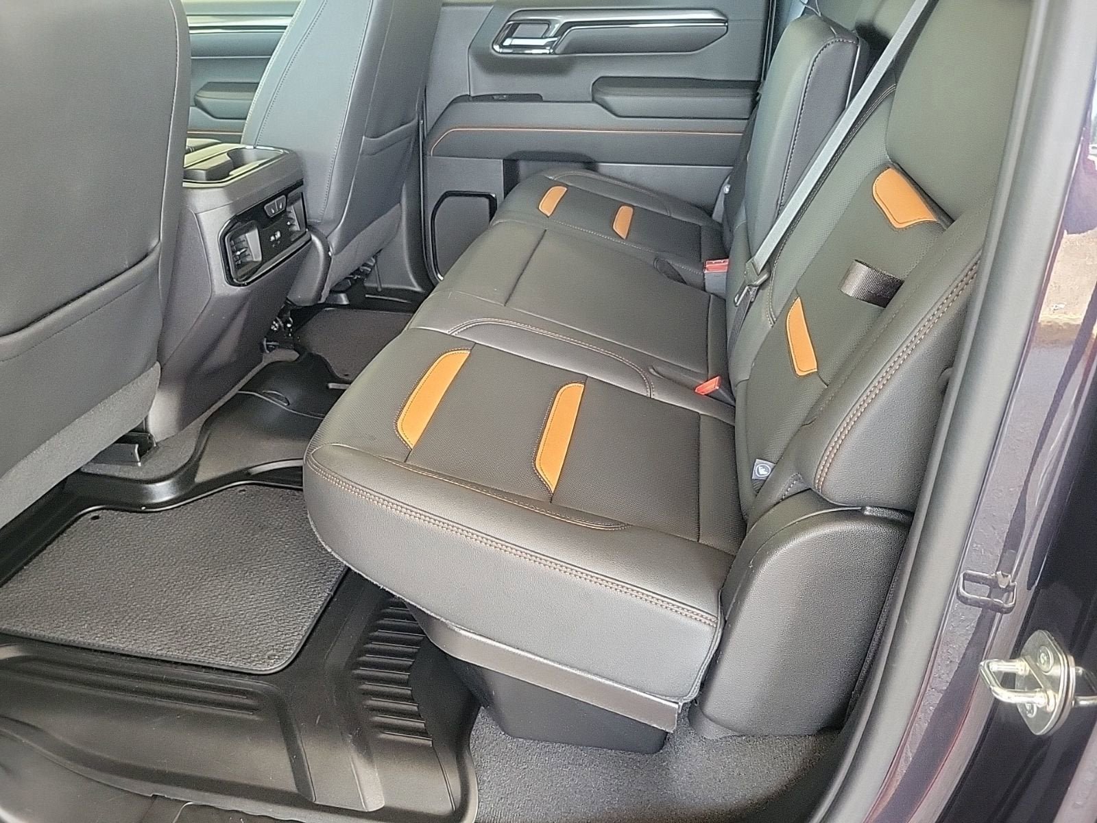 Used 2024 GMC Sierra 1500 AT4 w/ Technology Package AWD/4WD image 17