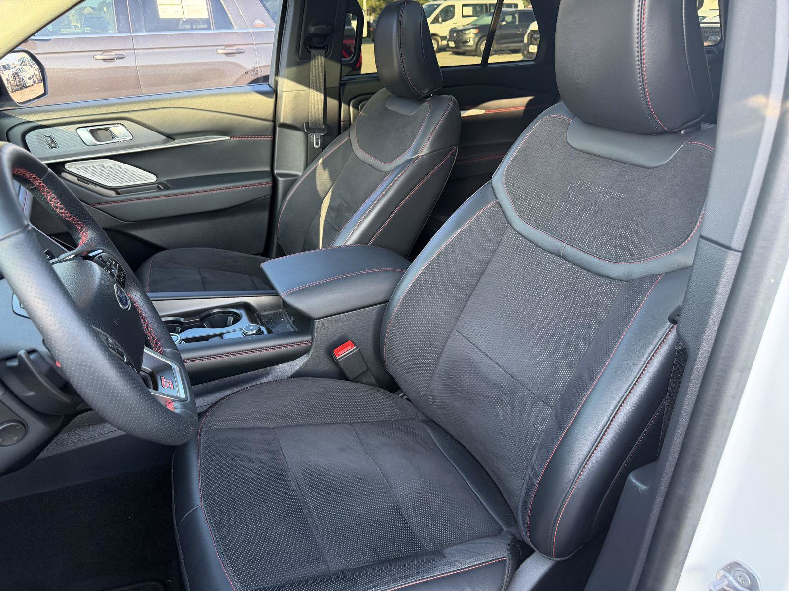 Used 2025 Ford Explorer ST AWD/4WD image 2