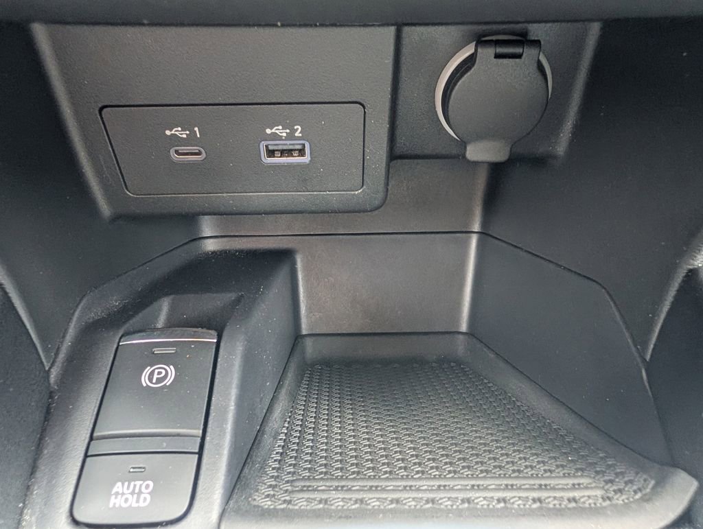 Used 2021 Nissan Kicks SR w/ SR Premium Package FWD image 33