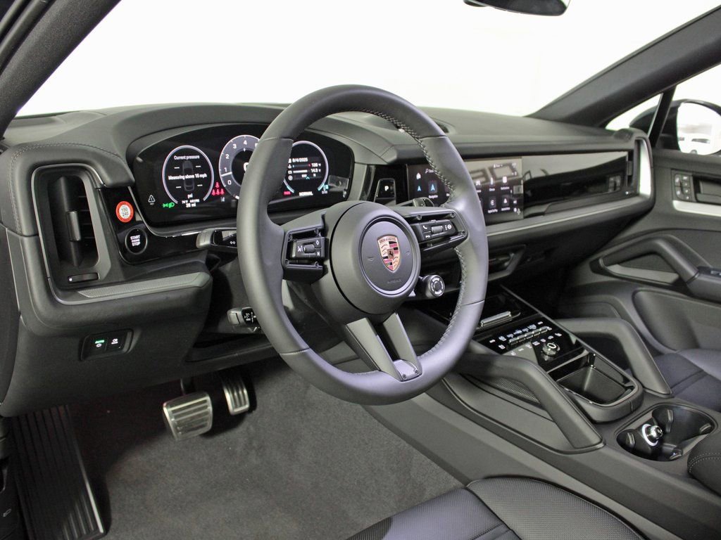 Certified 2025 Porsche Cayenne S image 4
