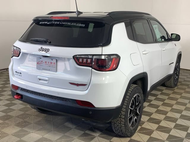 Used 2024 Jeep Compass Trailhawk w/ Trailhawk Convenience Group AWD/4WD image 10