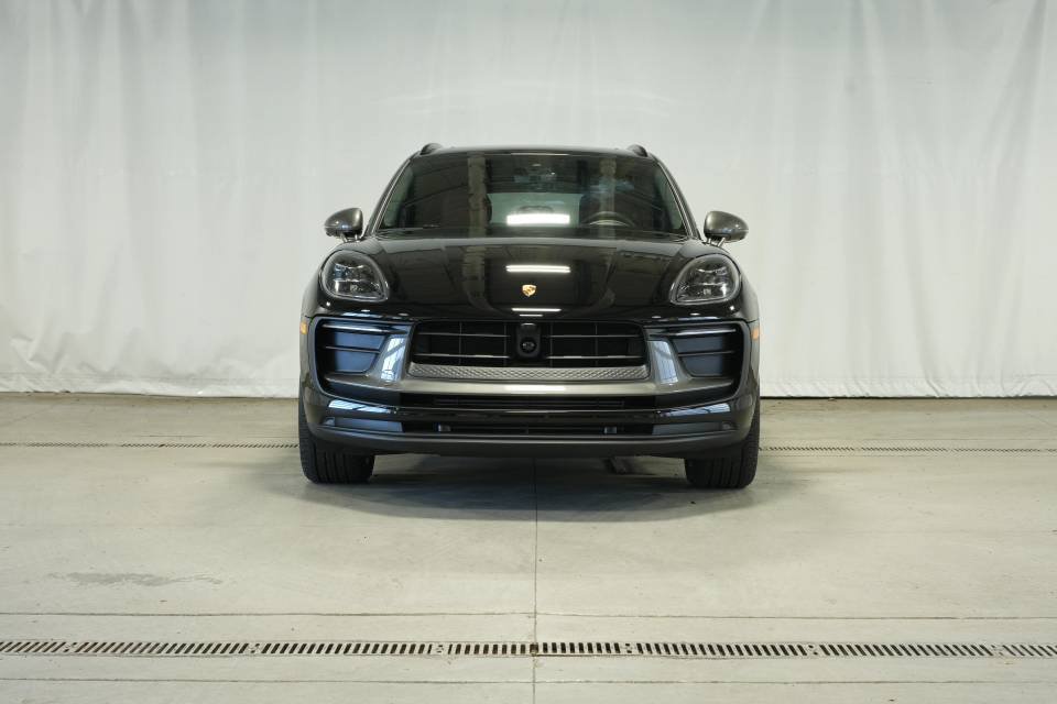 Certified 2026 Porsche Macan Turbo AWD/4WD image 10