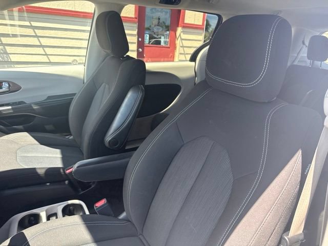 Used 2023 Chrysler Voyager LX FWD image 12