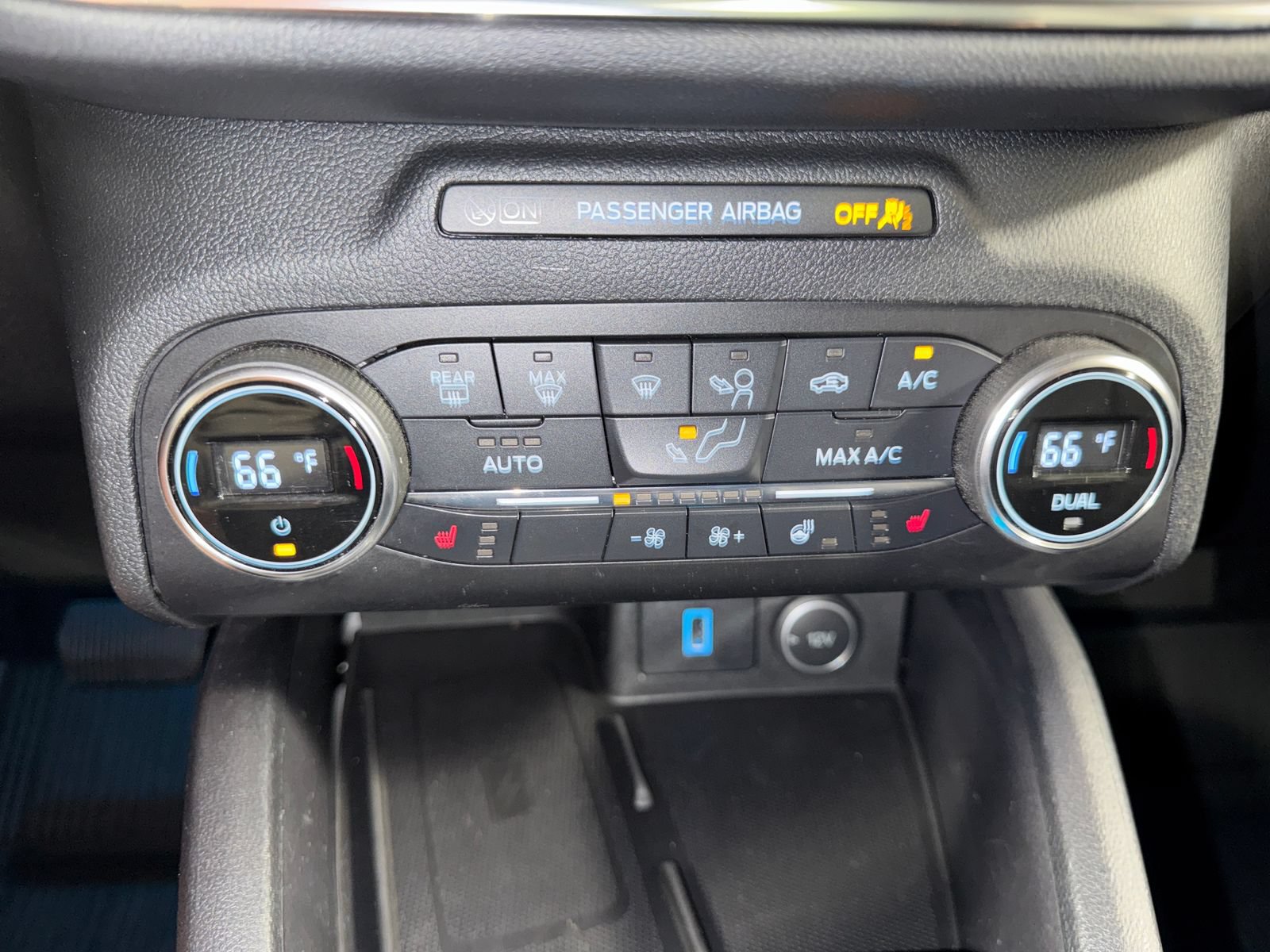 Used 2020 Ford Escape Titanium AWD/4WD image 23