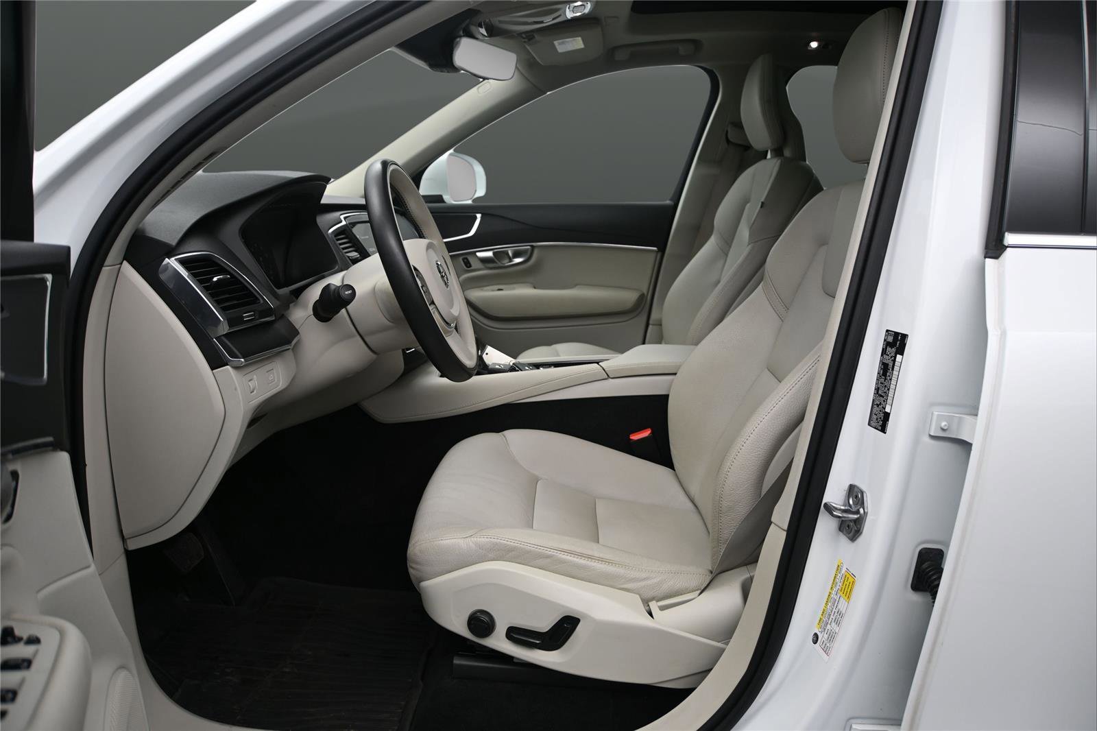 Used 2020 Volvo XC90 T6 Momentum AWD/4WD image 7
