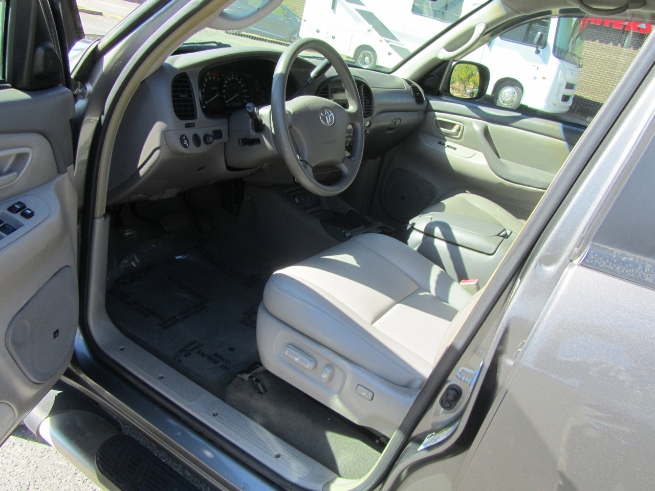 Used 2006 Toyota Sequoia SR5 image 15