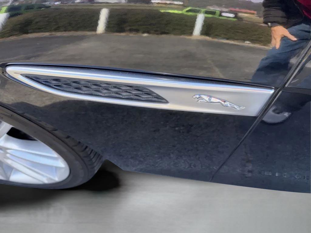 Used 2022 Jaguar XF SE image 45