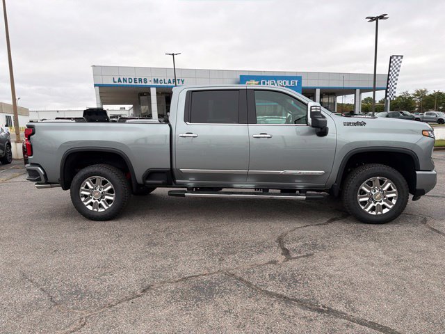 New 2026 Chevrolet Silverado 2500 High Country w/ LPO, Dark Essentials Package AWD/4WD image 2