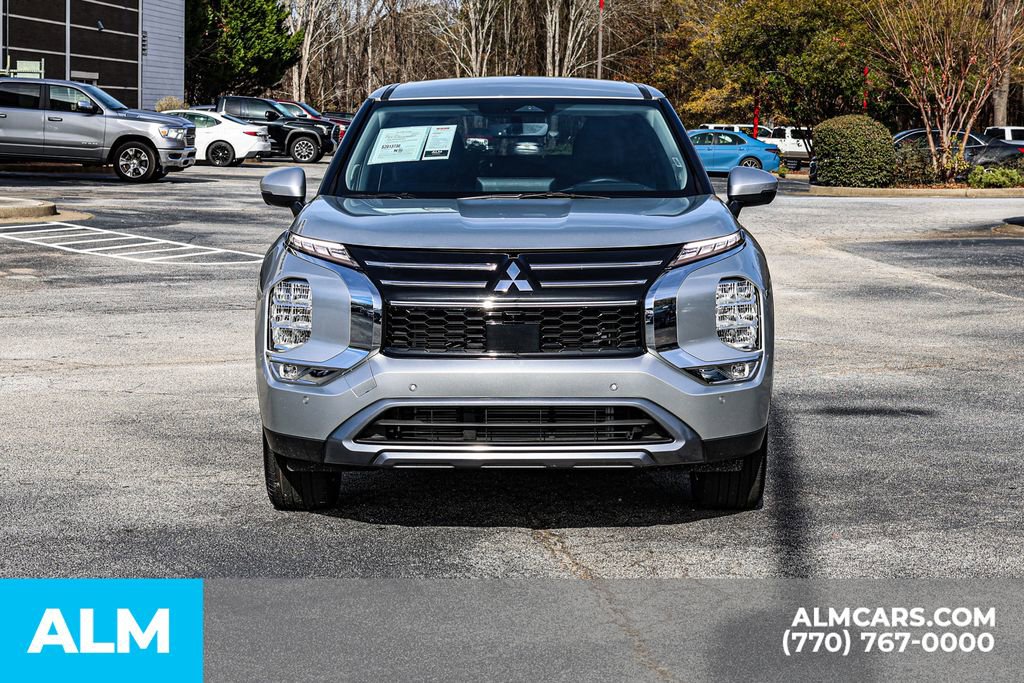 Used 2025 Mitsubishi Outlander SE image 11