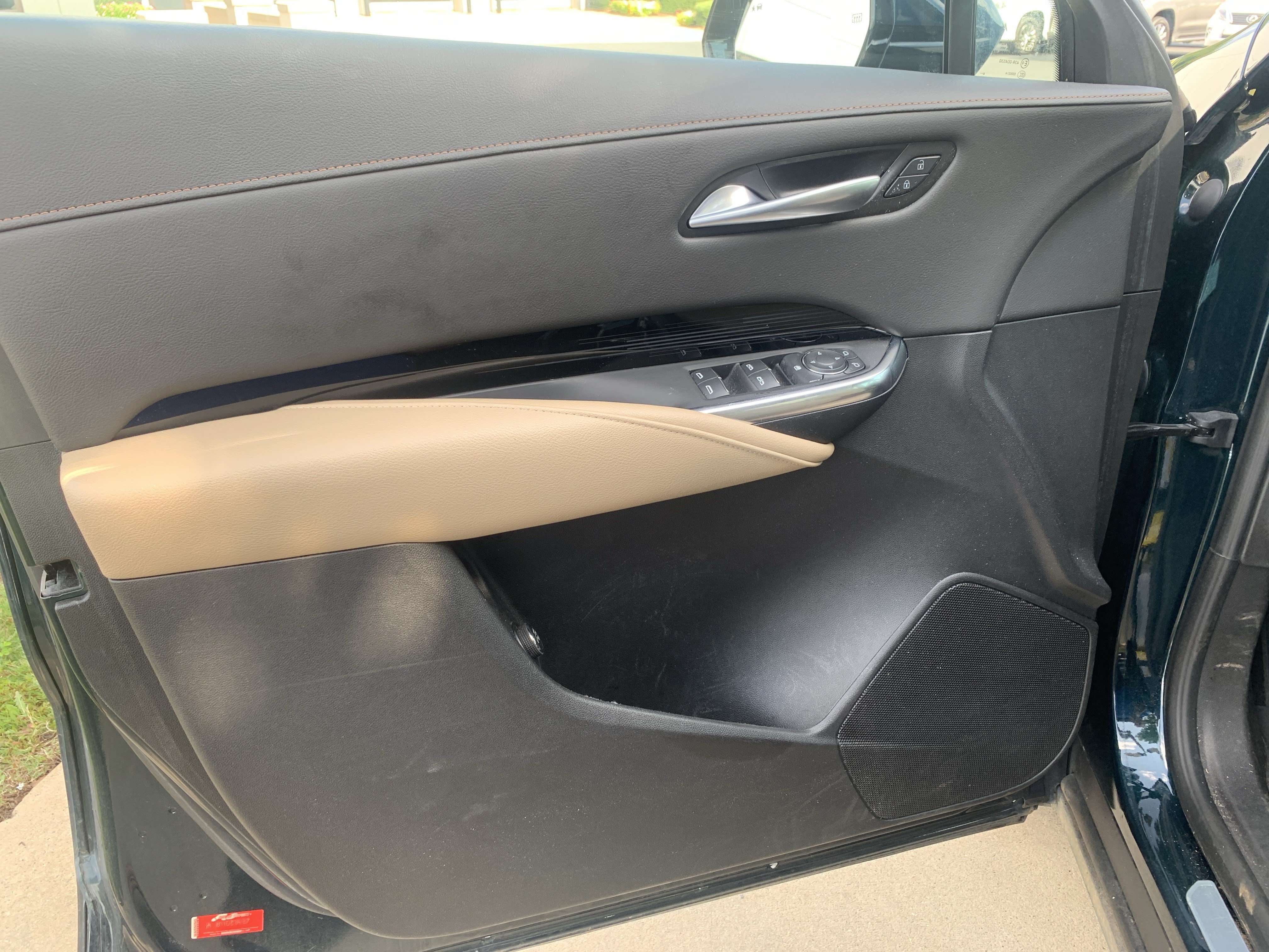 Used 2024 Cadillac XT4 Luxury w/ Cold Weather Package FWD image 14