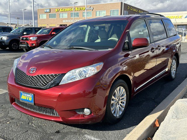 Used 2012 Toyota Sienna XLE image 7