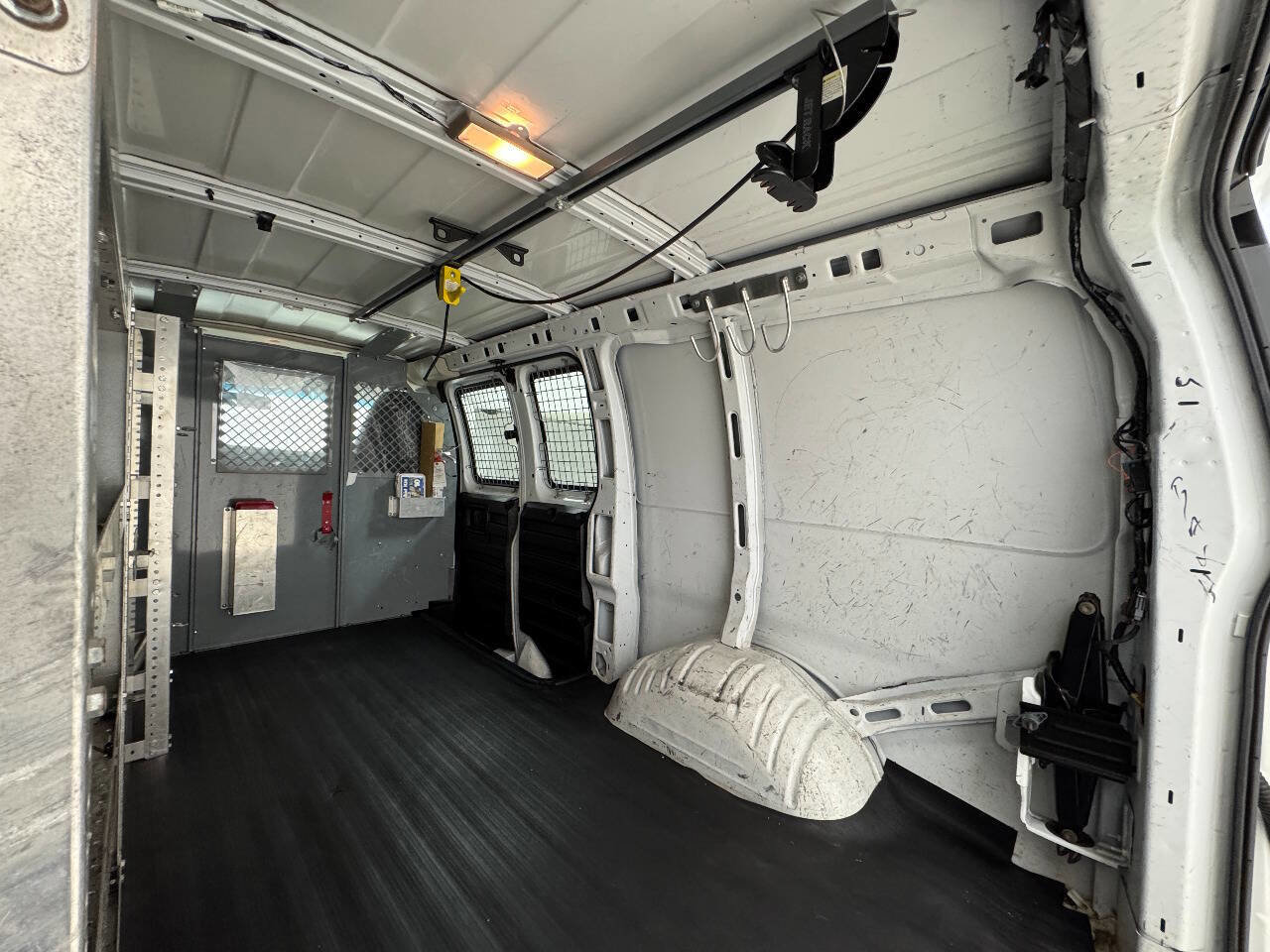 Used 2013 Chevrolet Express 1500 image 27