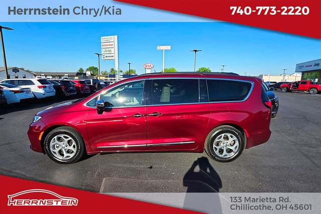 Used 2023 Chrysler Pacifica Limited FWD image 4