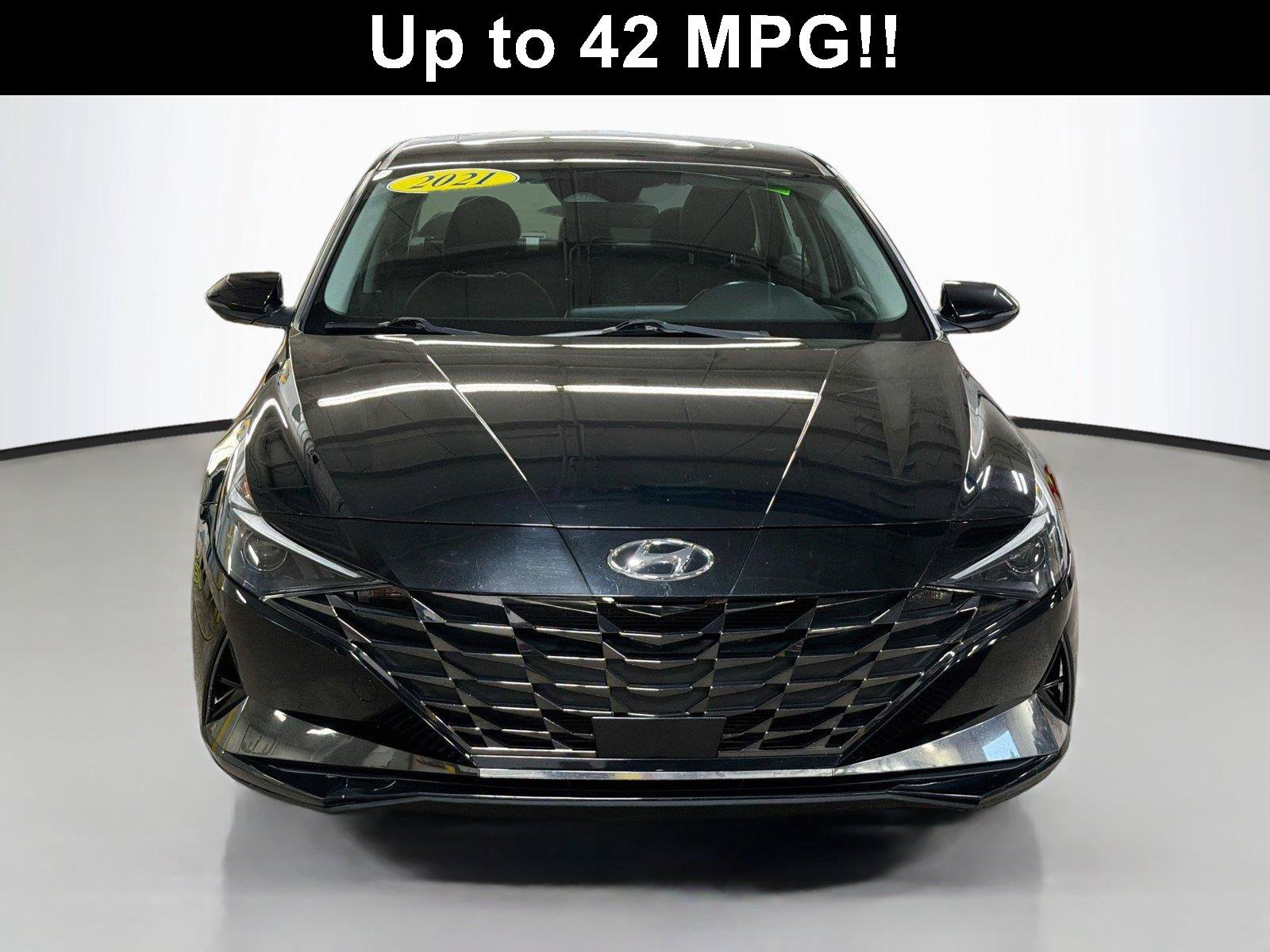 Used 2021 Hyundai Elantra SEL w/ Convenience + Premium Package FWD image 3