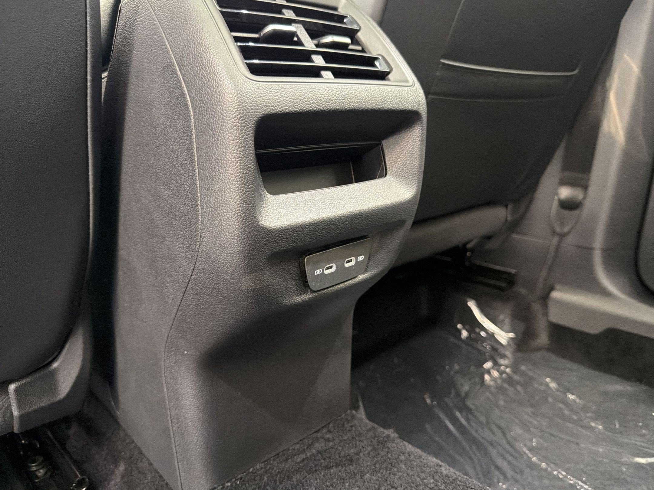 New 2026 Volkswagen Tiguan SE R-Line FWD image 32