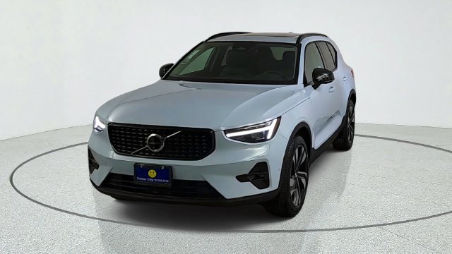 New 2026 Volvo XC40 B5 Plus w/ Climate Package AWD/4WD image 2
