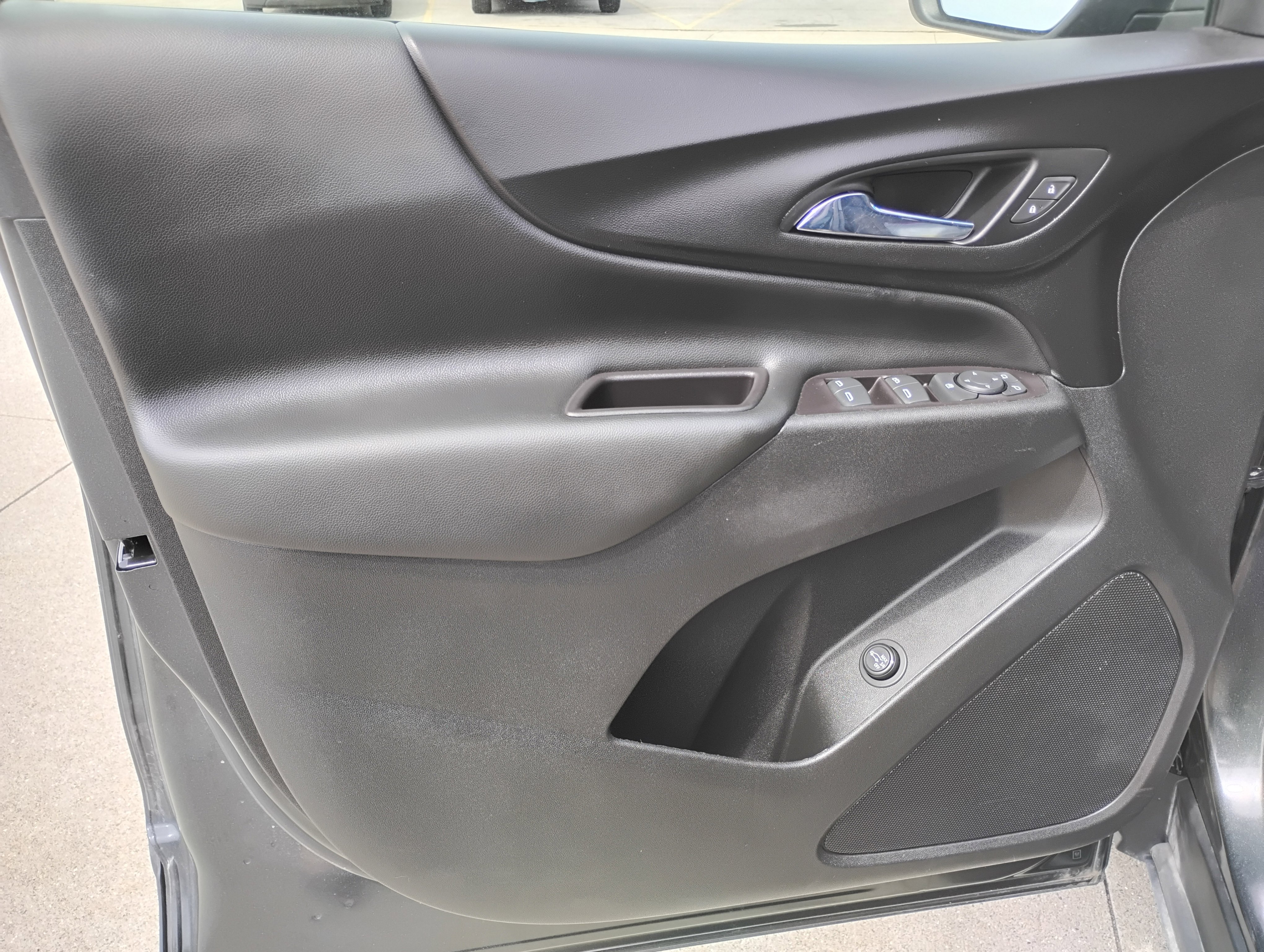 Used 2021 Chevrolet Equinox LT FWD image 15