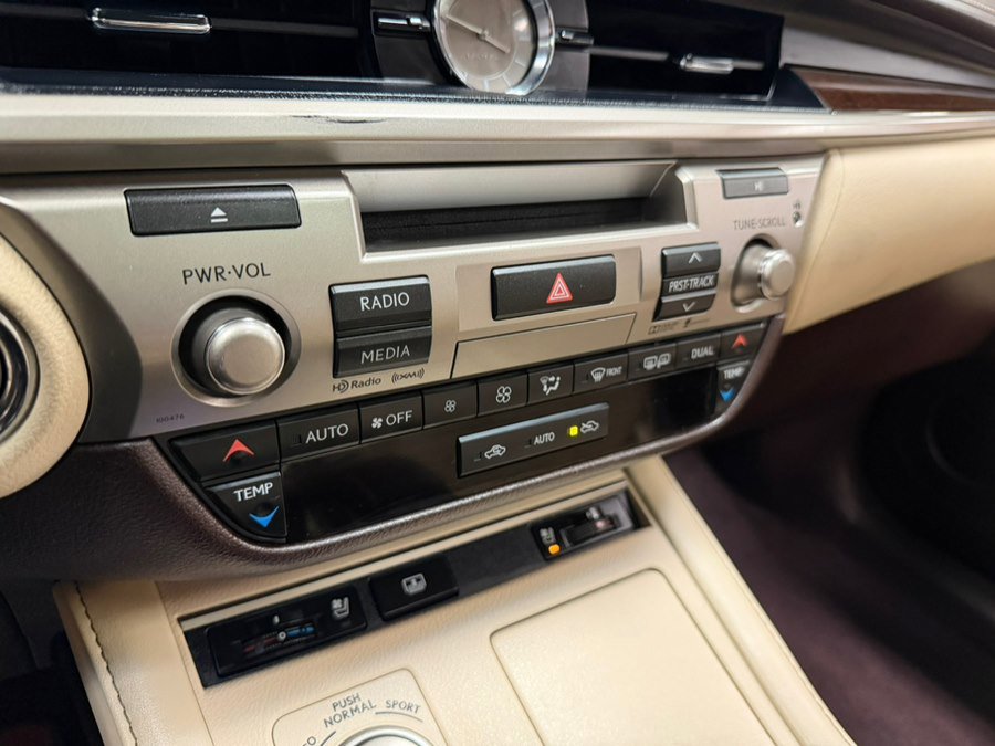 Used 2016 Lexus ES 350 w/ Luxury Package w/Wood Trim image 60