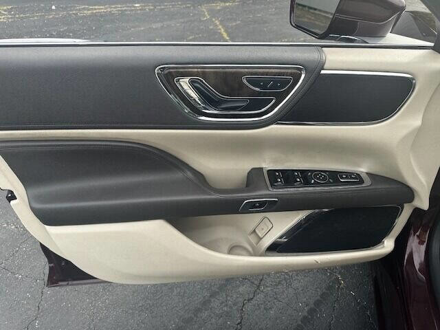 Used 2017 Lincoln Continental Select FWD image 21