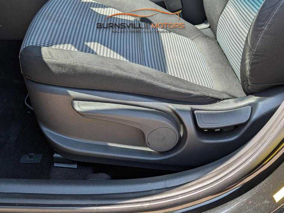 Used 2019 Hyundai Kona SE AWD/4WD image 16