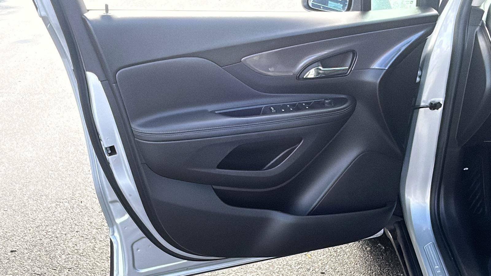 Used 2022 Buick Encore Preferred w/ Safety Package image 14