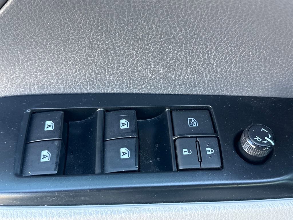 Used 2018 Toyota Camry LE image 15