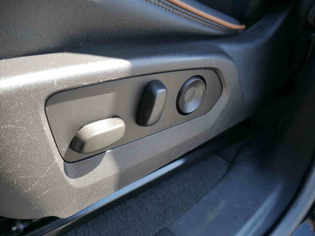 Used 2024 GMC Canyon AT4 w/ Canyon Safety Plus Package AWD/4WD image 28